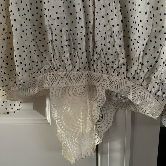 Intimately Free People Ruffle Sleeve V Neck Lace Bottom Bodysuit Size M - Picture 3 of 7
